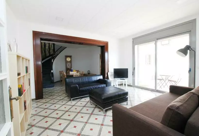 La Casa Del Pi · La Casa Del Pi · House In The City, Next To Barcelona And Beach