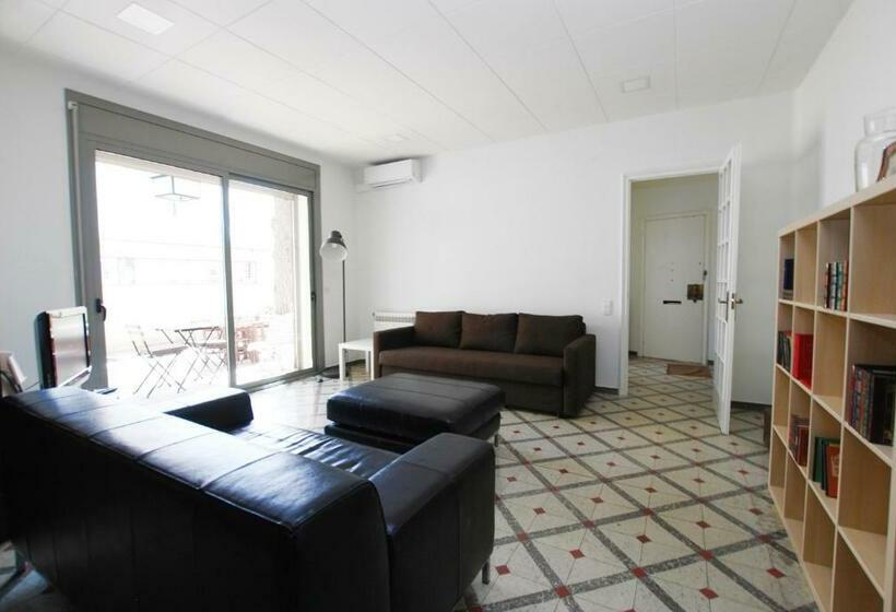 La Casa Del Pi · La Casa Del Pi · House In The City, Next To Barcelona And Beach