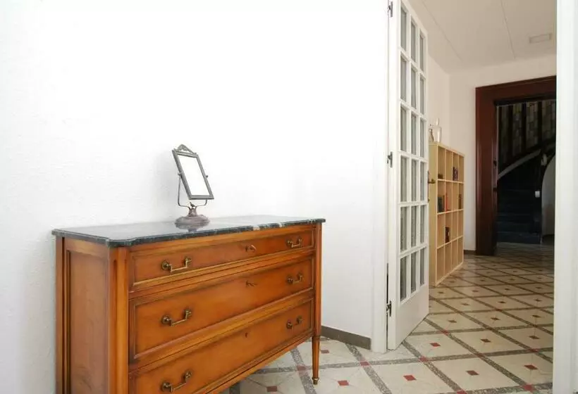 La Casa Del Pi · La Casa Del Pi · House In The City, Next To Barcelona And Beach