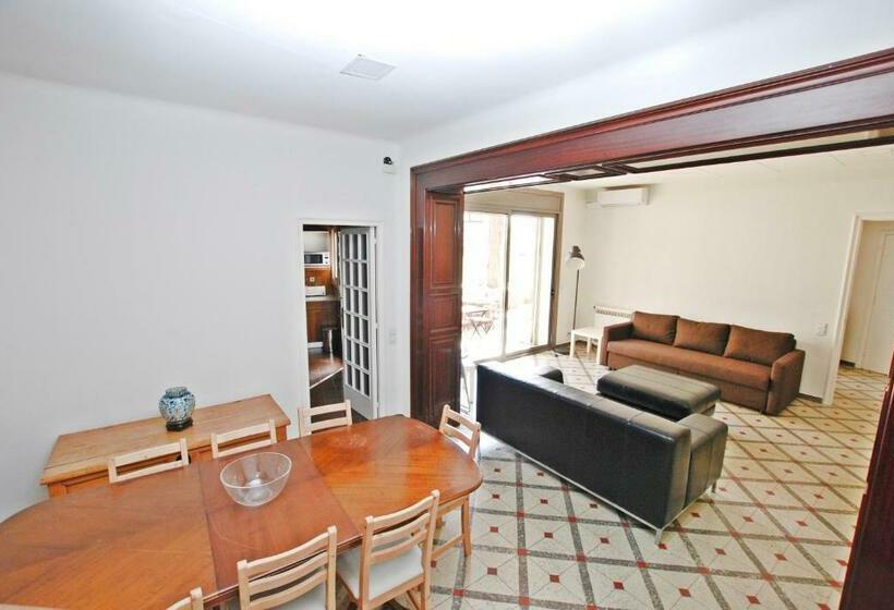 La Casa Del Pi · La Casa Del Pi · House In The City, Next To Barcelona And Beach