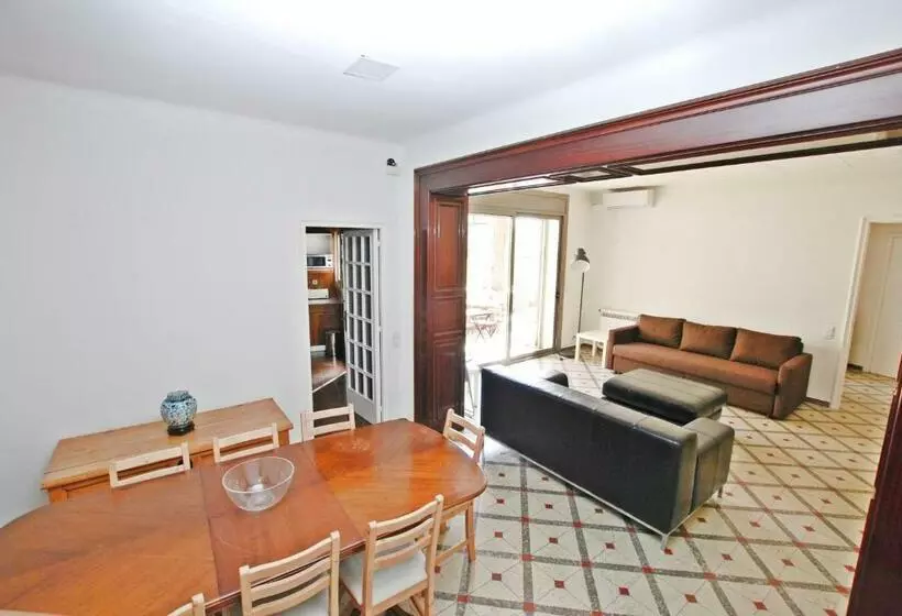 La Casa Del Pi · La Casa Del Pi · House In The City, Next To Barcelona And Beach