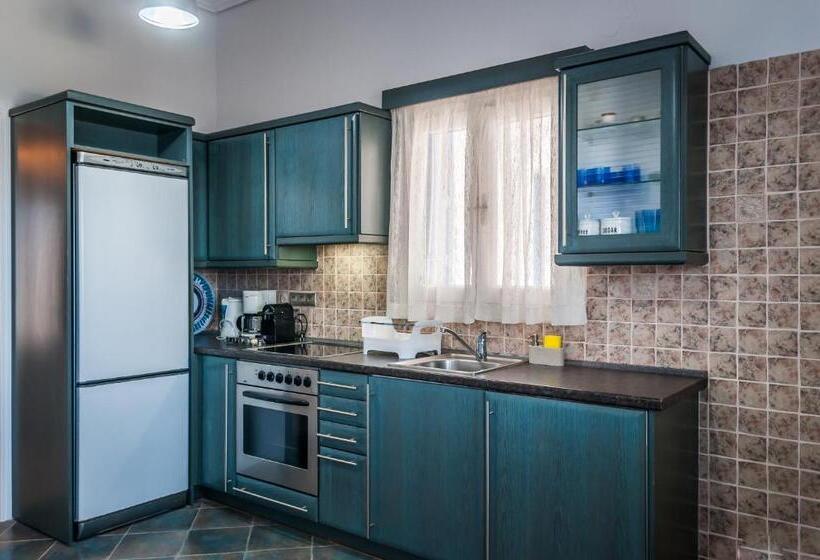 Artemis By Akroploro