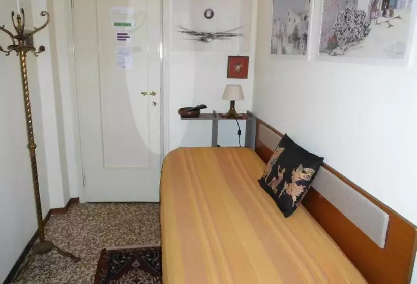 مسافرخانه B&b Villa Olmo