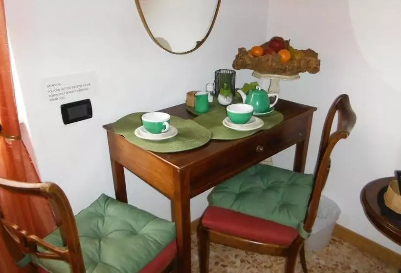 مسافرخانه B&b Villa Olmo