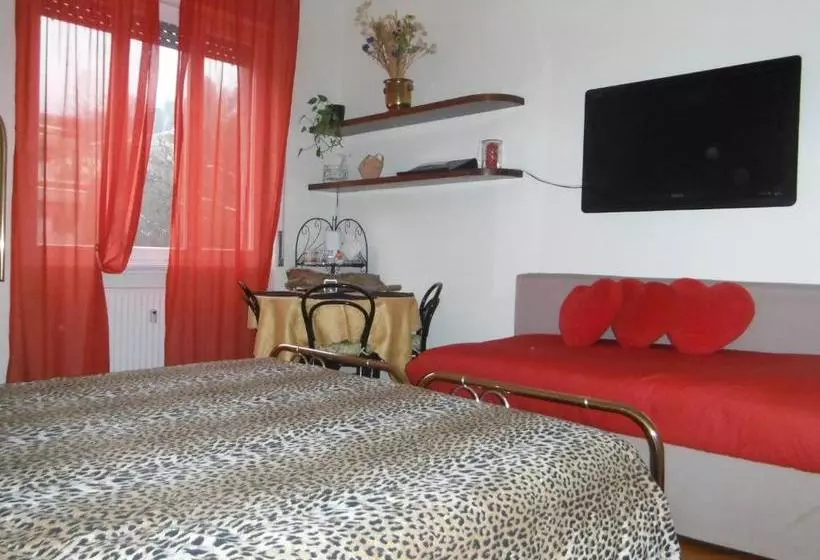 مسافرخانه B&b Villa Olmo