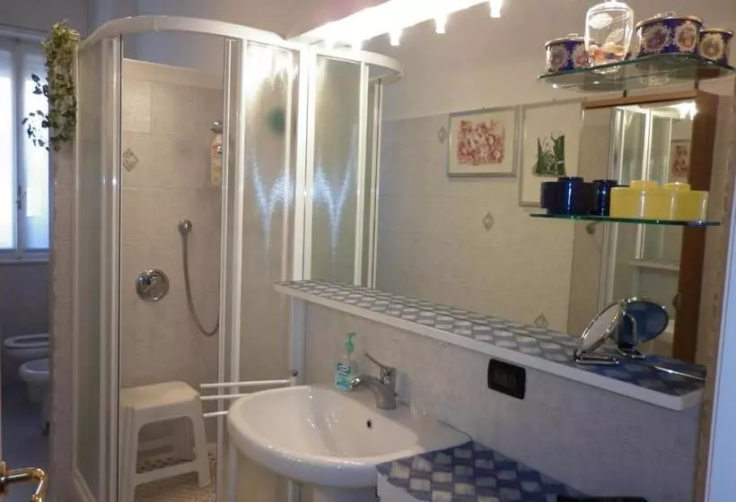 مسافرخانه B&b Villa Olmo