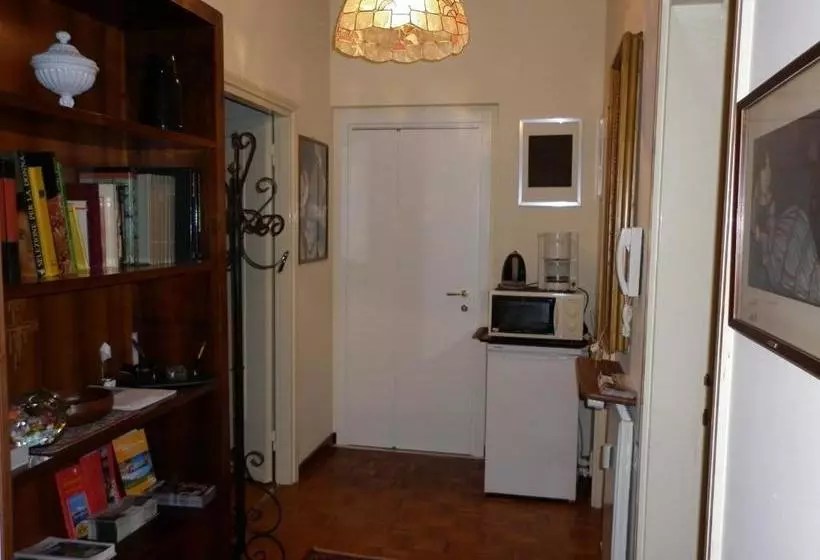 مسافرخانه B&b Villa Olmo