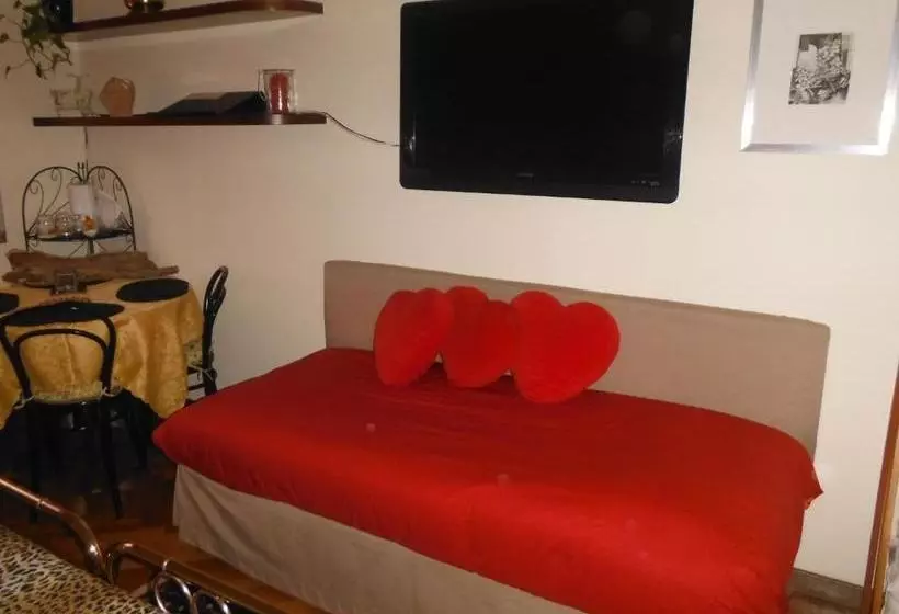 مسافرخانه B&b Villa Olmo