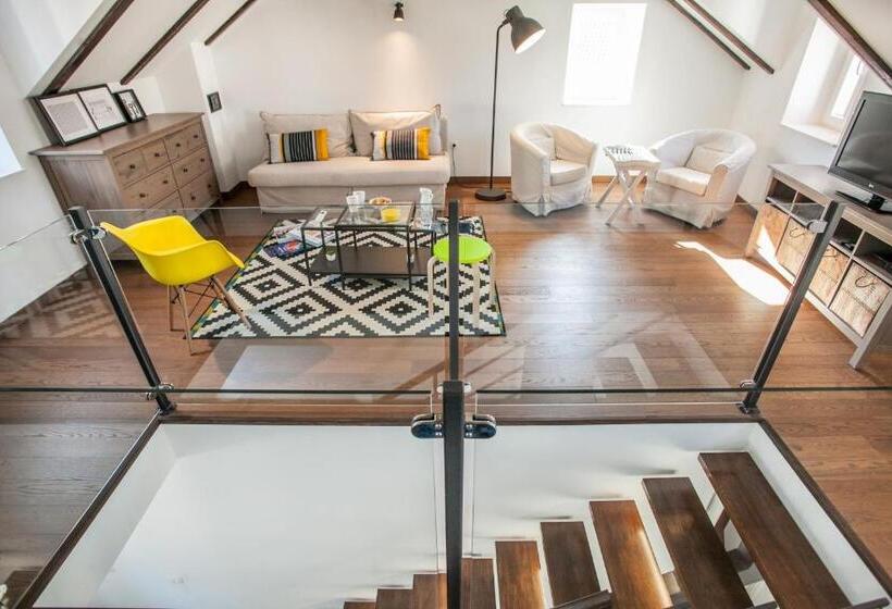 Tinel Longo, Holiday Home For Up To 8, City Center, Bbq, Terrace