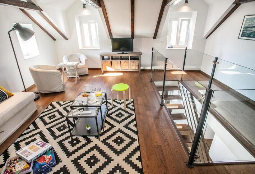 Tinel Longo, Holiday Home For Up To 8, City Center, Bbq, Terrace