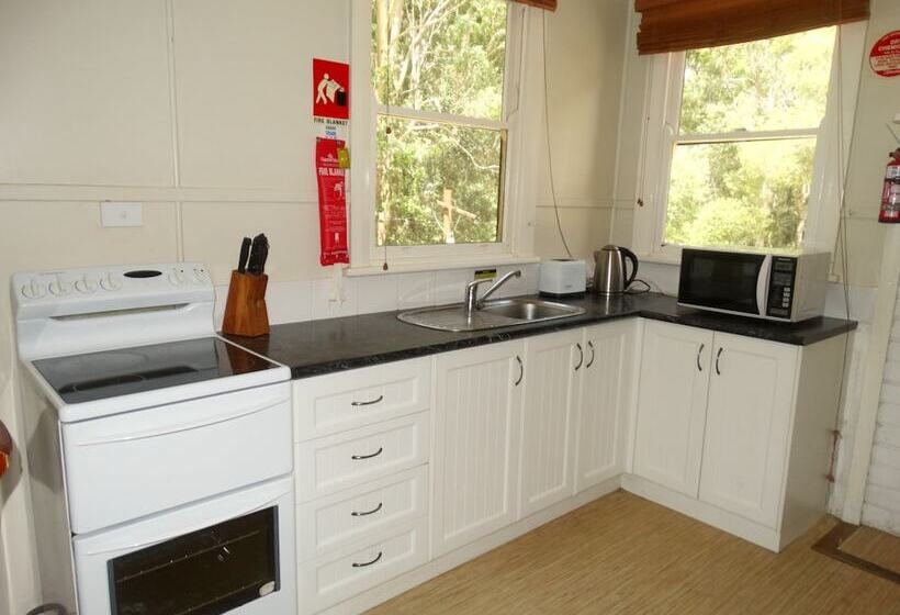 Tuckers Rocks Cottage