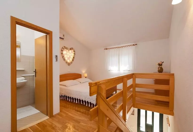 Apartments Mande And Kate