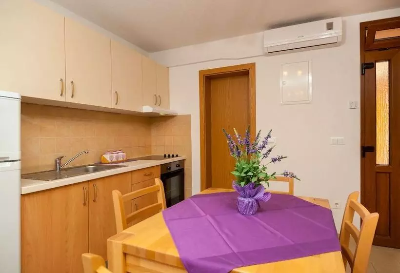 Apartments Mande And Kate