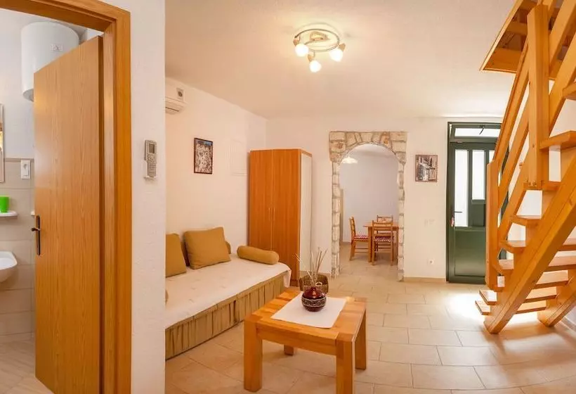 Apartments Mande And Kate