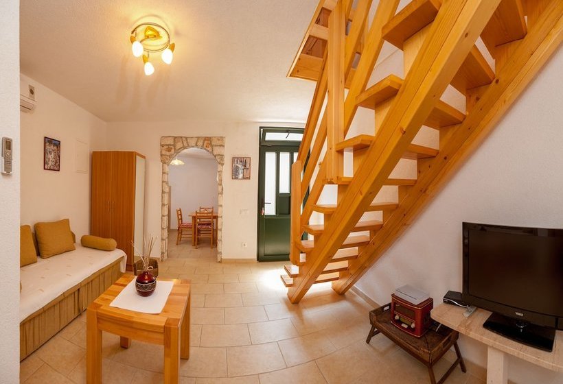 Apartments Mande And Kate