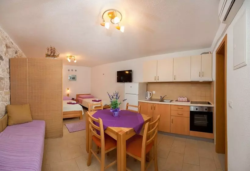 Apartments Mande And Kate