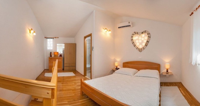 Apartments Mande And Kate