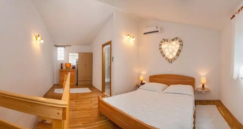 Apartments Mande And Kate