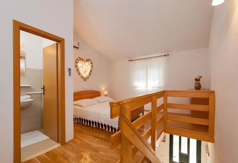 Apartments Mande And Kate