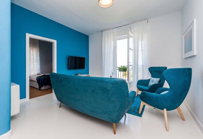 Aquamarine Sea View Apartment