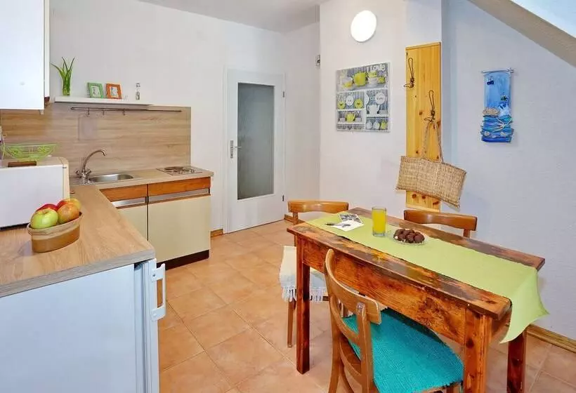 Old Town Rooms   Koludraska Street