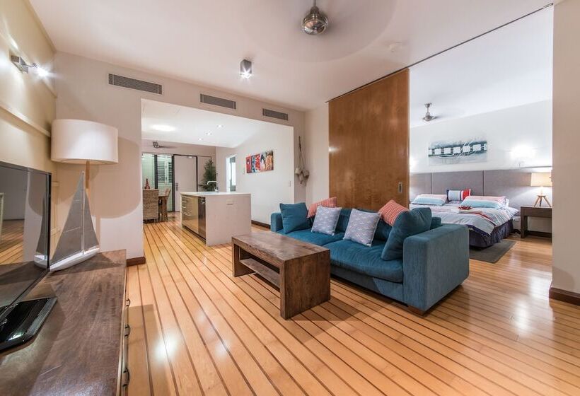 Marina Dreams Airlie Beach