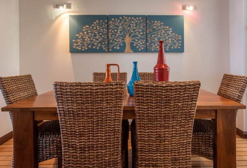 Marina Dreams Airlie Beach