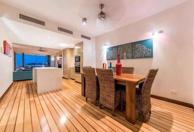 Marina Dreams   Airlie Beach