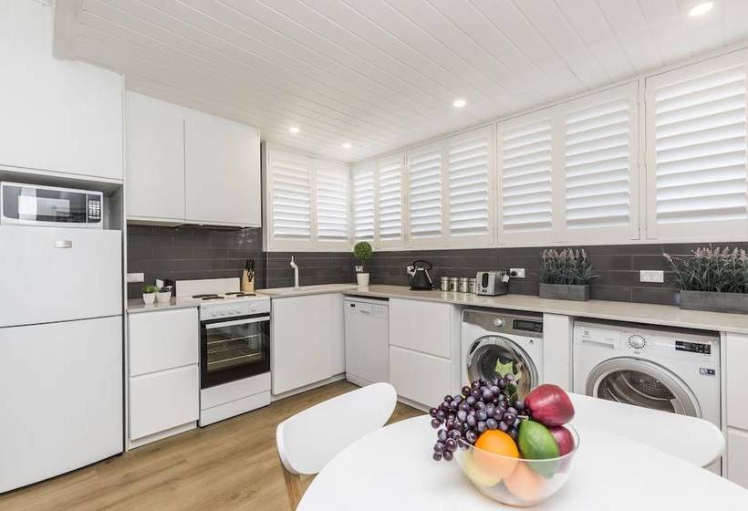 Bondi Beach Spacious Apt, Car Space, Ac And Netflix