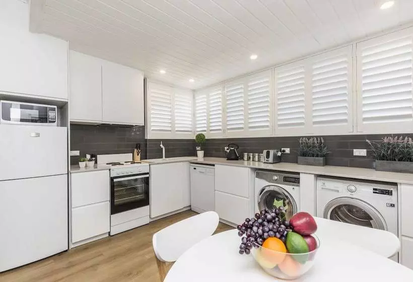 Bondi Beach Spacious Apt, Car Space, Ac And Netflix