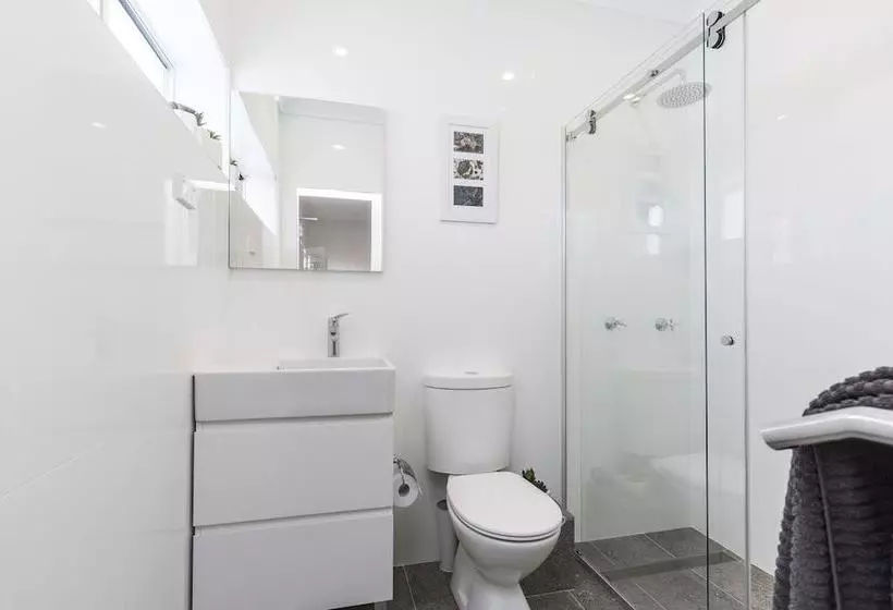 Bondi Beach Spacious Apt, Car Space, Ac And Netflix