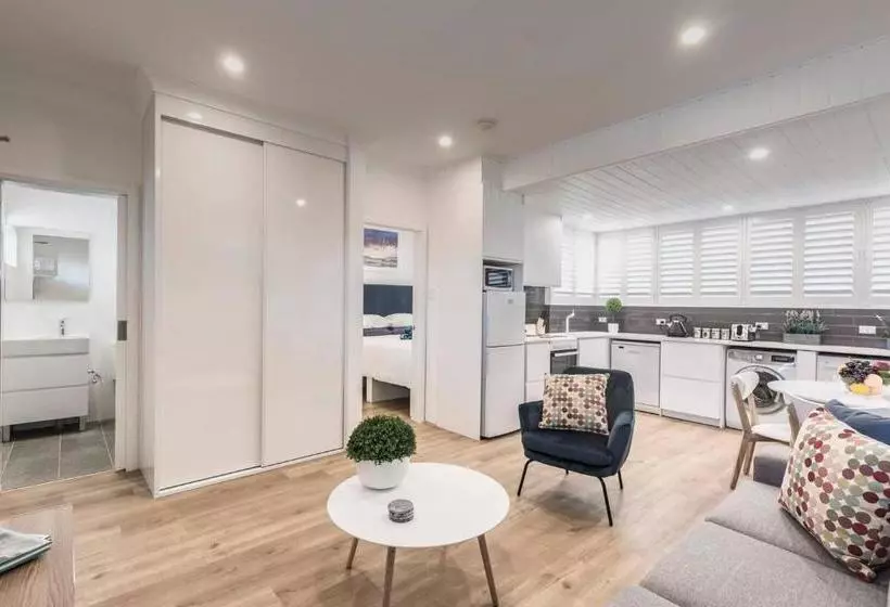 Bondi Beach Spacious Apt, Car Space, Ac And Netflix