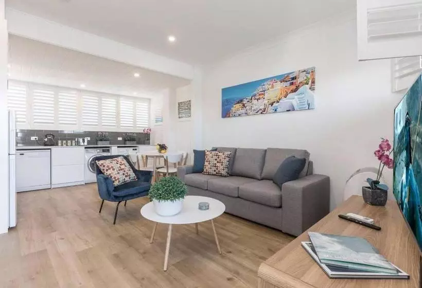 Bondi Beach Spacious Apt, Car Space, Ac And Netflix