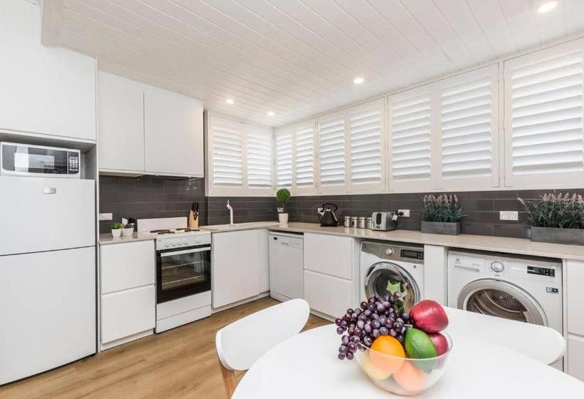 Bondi Beach Spacious Apt, Car Space, Ac And Netflix