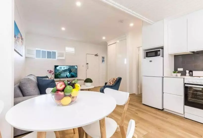 Bondi Beach Spacious Apt, Car Space, Ac And Netflix
