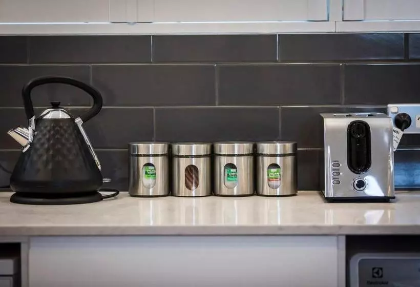 Bondi Beach Spacious Apt, Car Space, Ac And Netflix