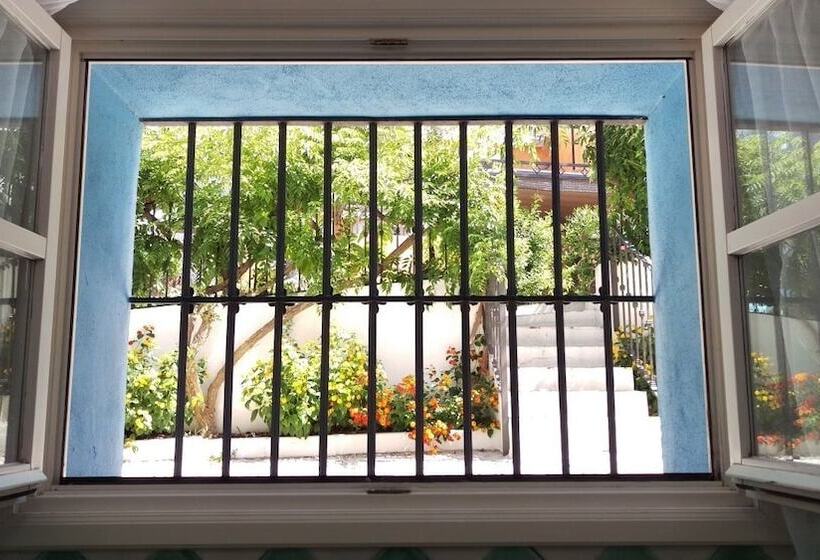 Spacious Family Benahavis Retreat