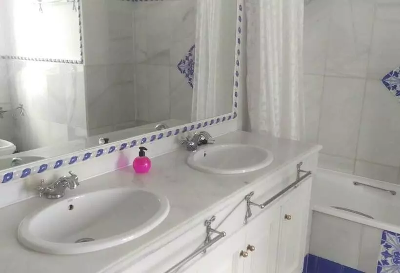 Spacious Family Benahavis Retreat