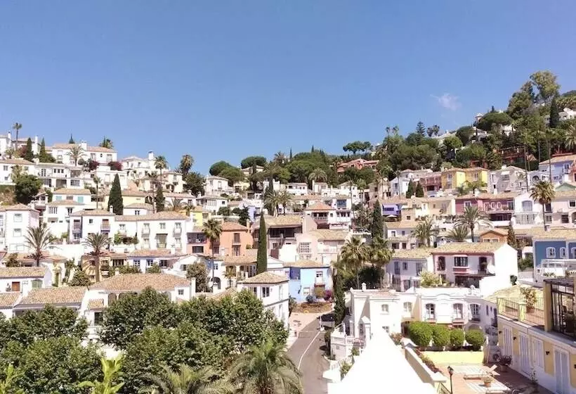 Spacious Family Benahavis Retreat