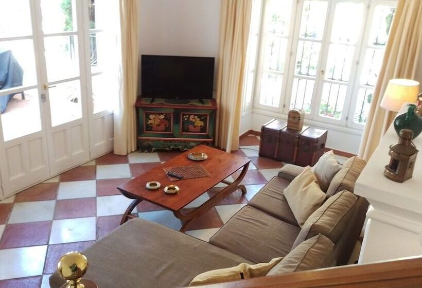 Spacious Family Benahavis Retreat