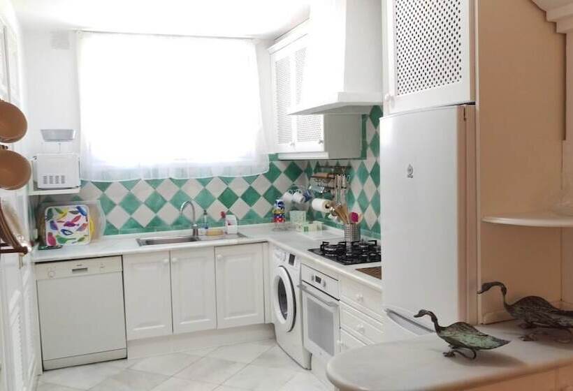 Spacious Family Benahavis Retreat