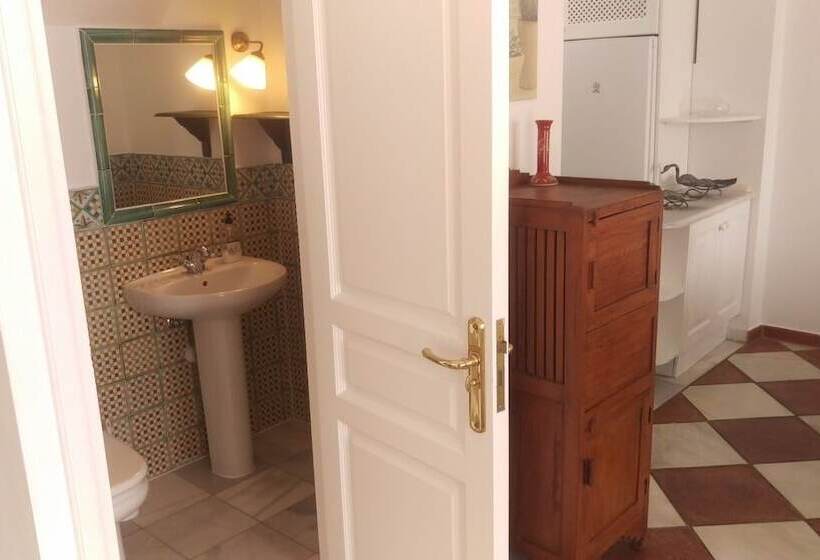 Spacious Family Benahavis Retreat