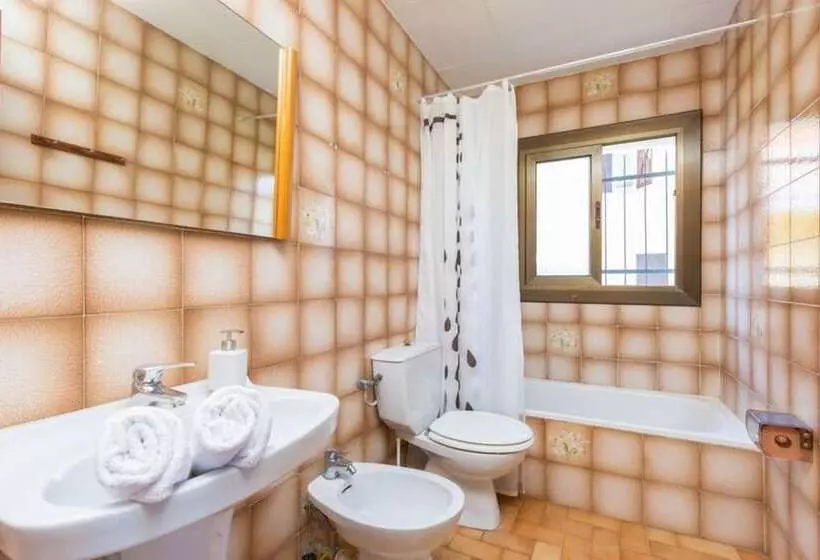 104665    Villa In Lloret De Mar