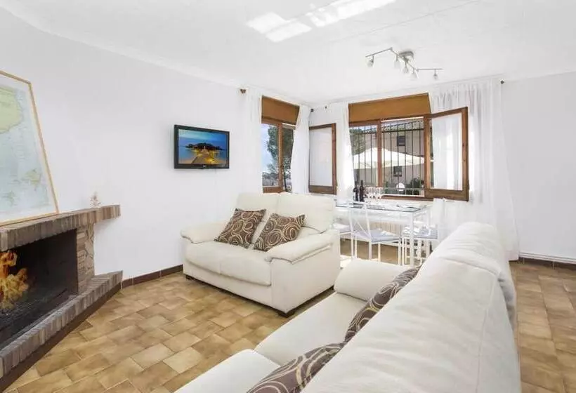 104665    Villa In Lloret De Mar