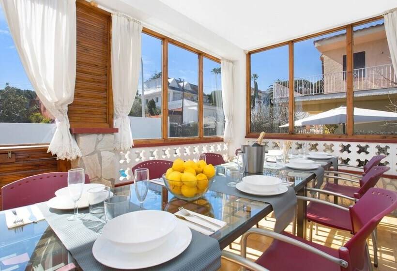 104665 Villa In Lloret De Mar