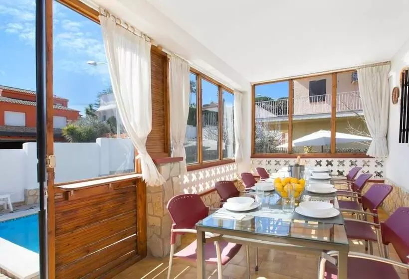 104665    Villa In Lloret De Mar