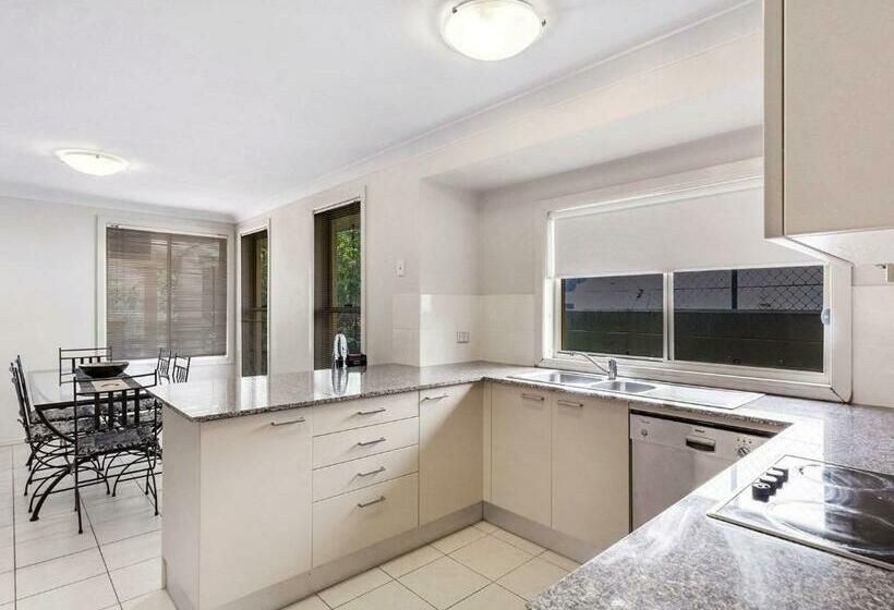 Alida Close 1 Lagoons Estate