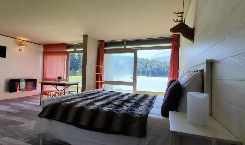 تختخواب و صبحانه L Arcoch