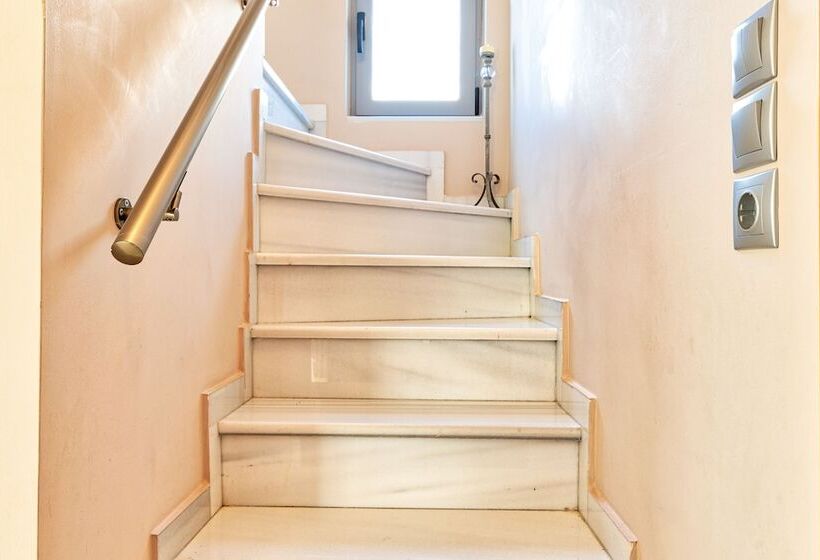 Elegant Maisonette Garden Near Beach