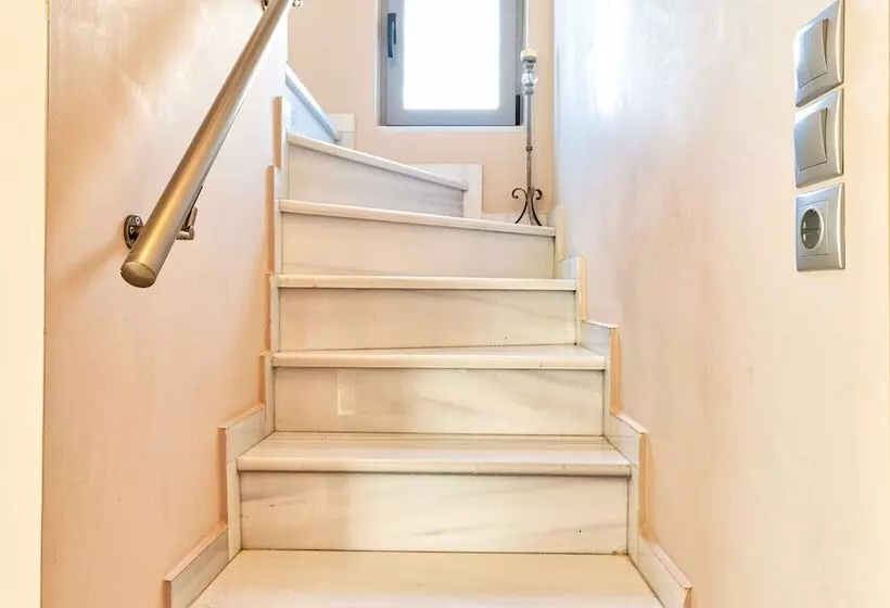 Elegant Maisonette Garden Near Beach